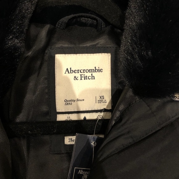 BNWT Abercrombie & Fitch - Elevated Mini Puffer Jacket - Picture 2 of 4